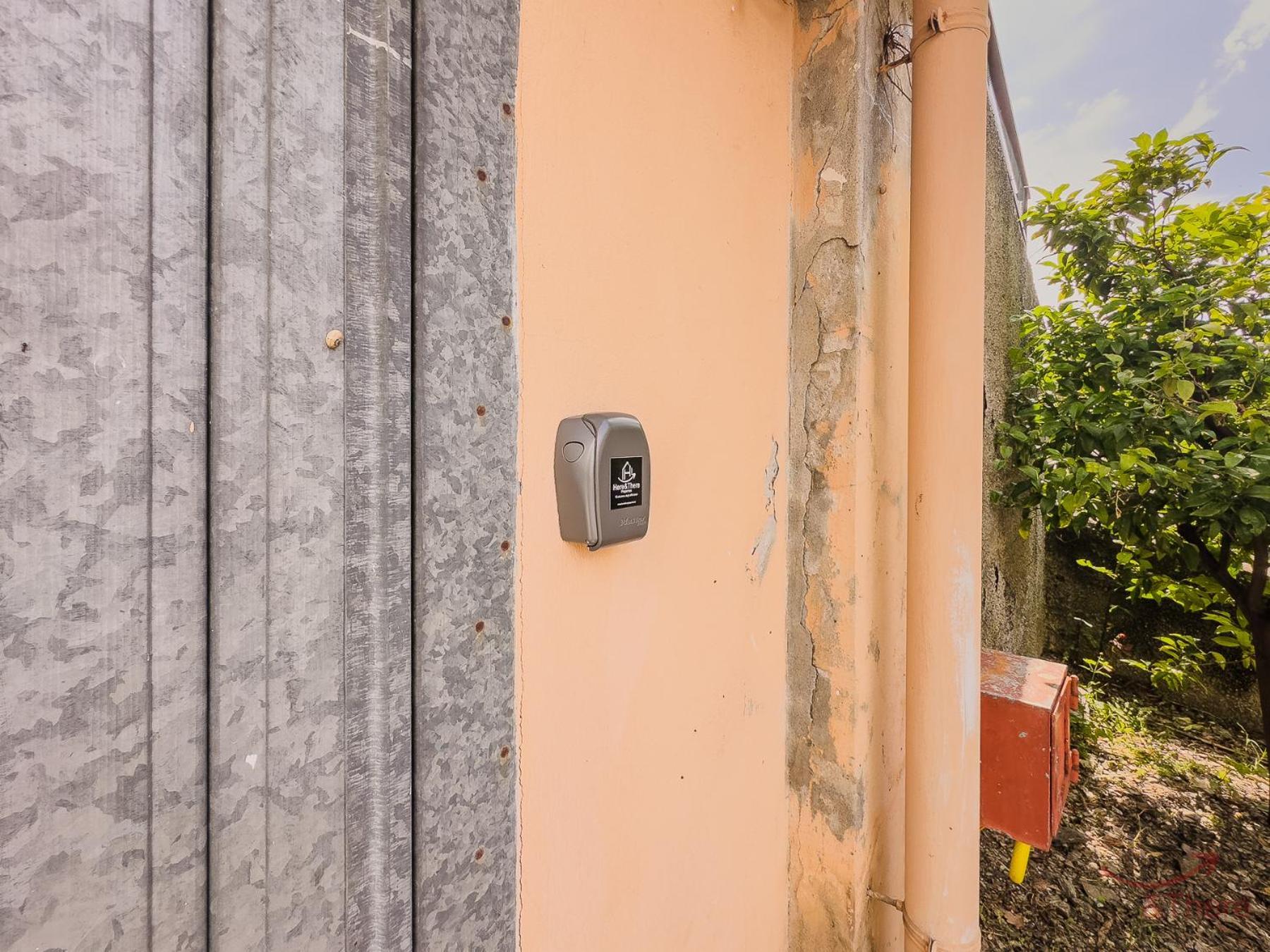 Garden & Sea View - Free Beach Access And Garage - Wifi Вараце Екстериор снимка