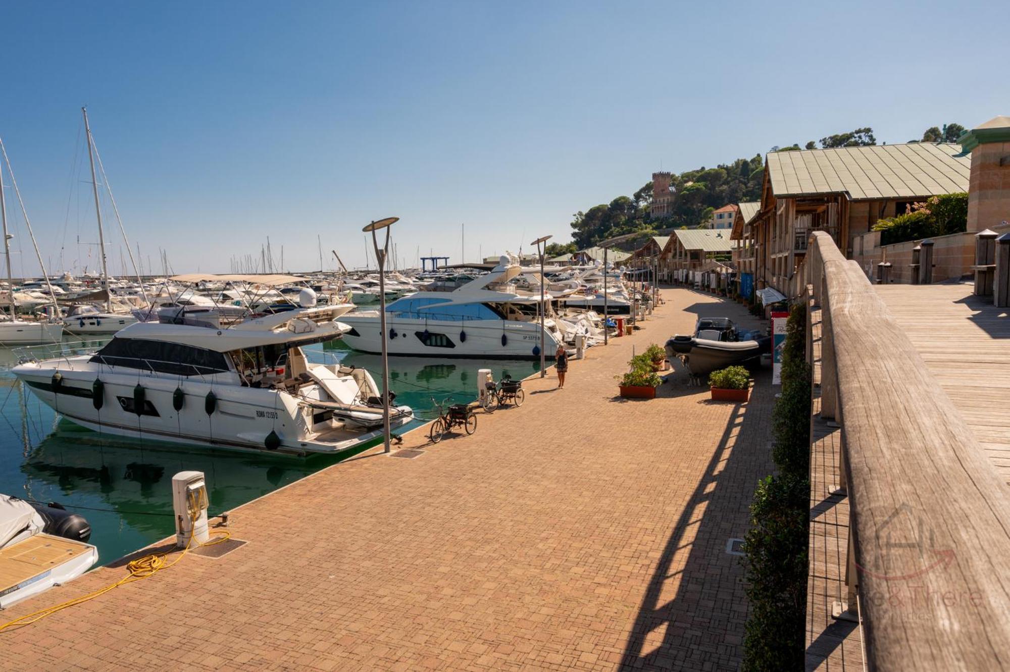 Garden & Sea View - Free Beach Access And Garage - Wifi Вараце Екстериор снимка